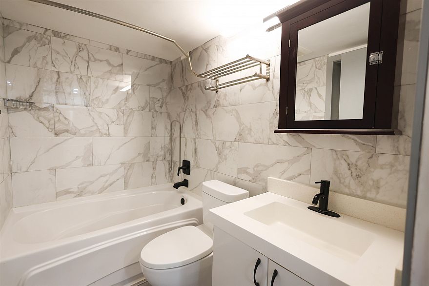 1603 939 Homer Street