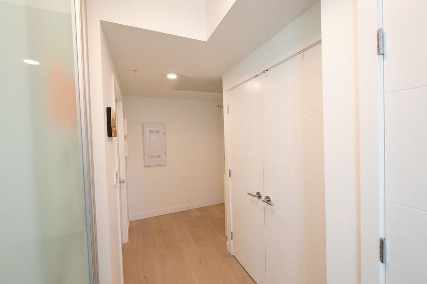 212 4240 Cambie Street