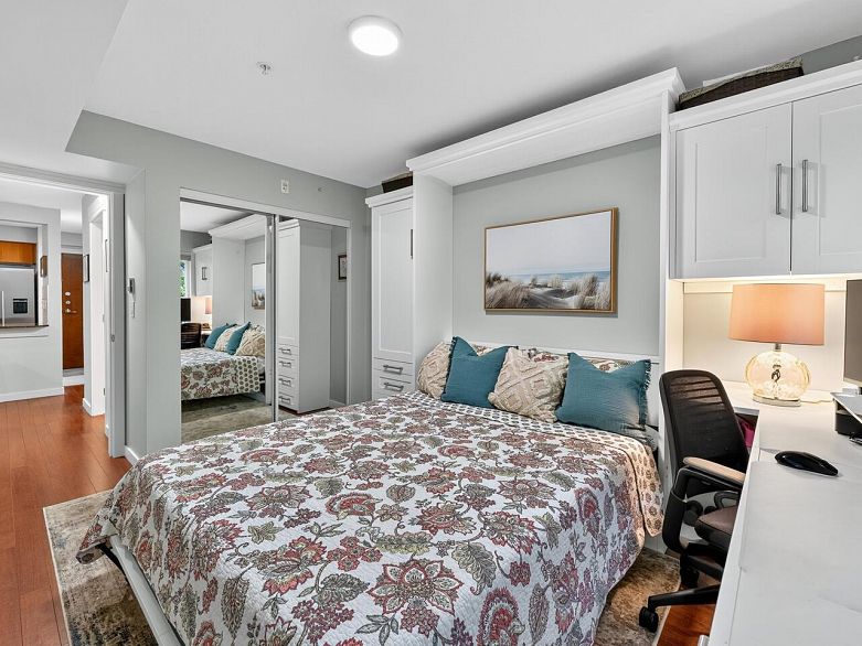 206 2096 W 46th Avenue