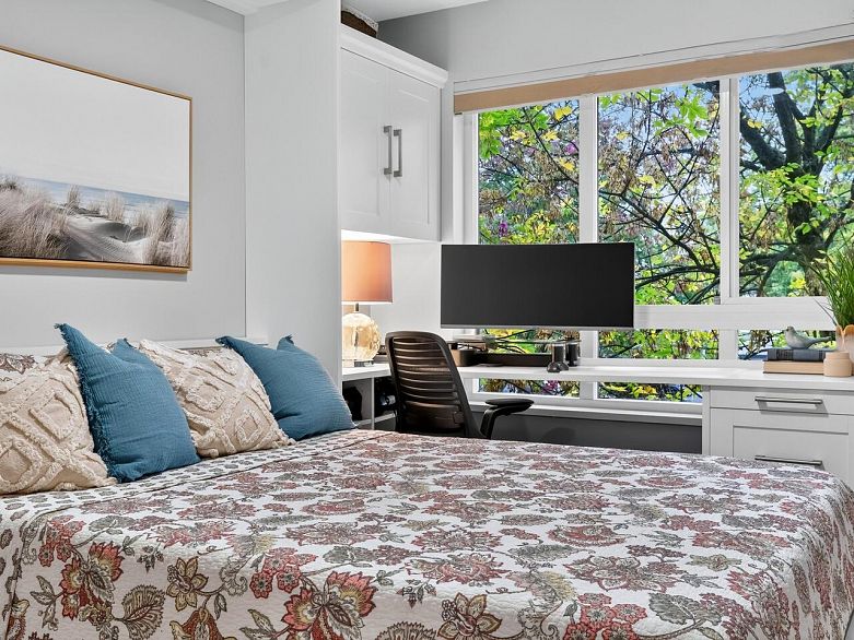 206 2096 W 46th Avenue