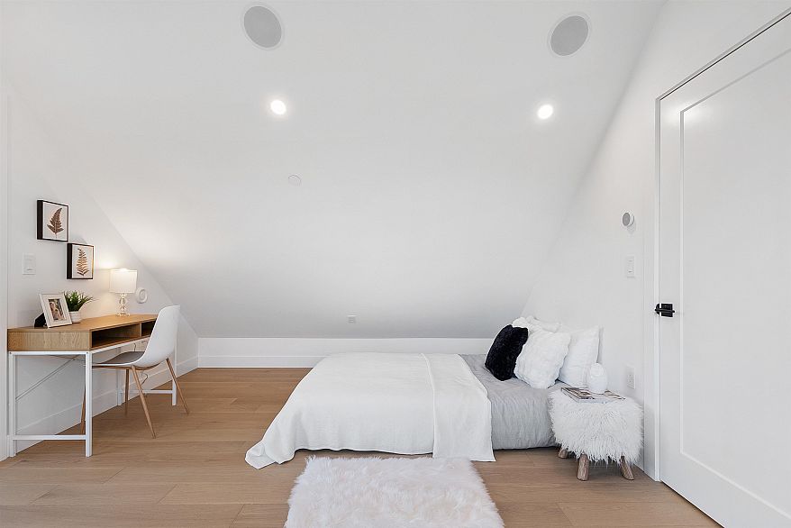 2 3536 W 14th Avenue