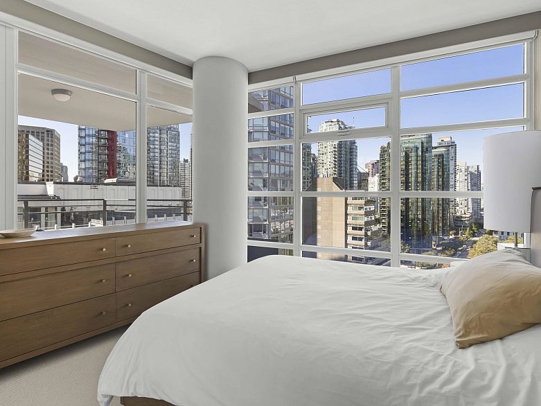 1505 1205 W Hastings Street