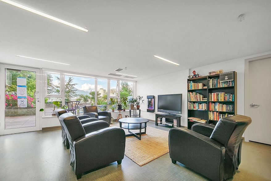 302 933 E Hastings Street