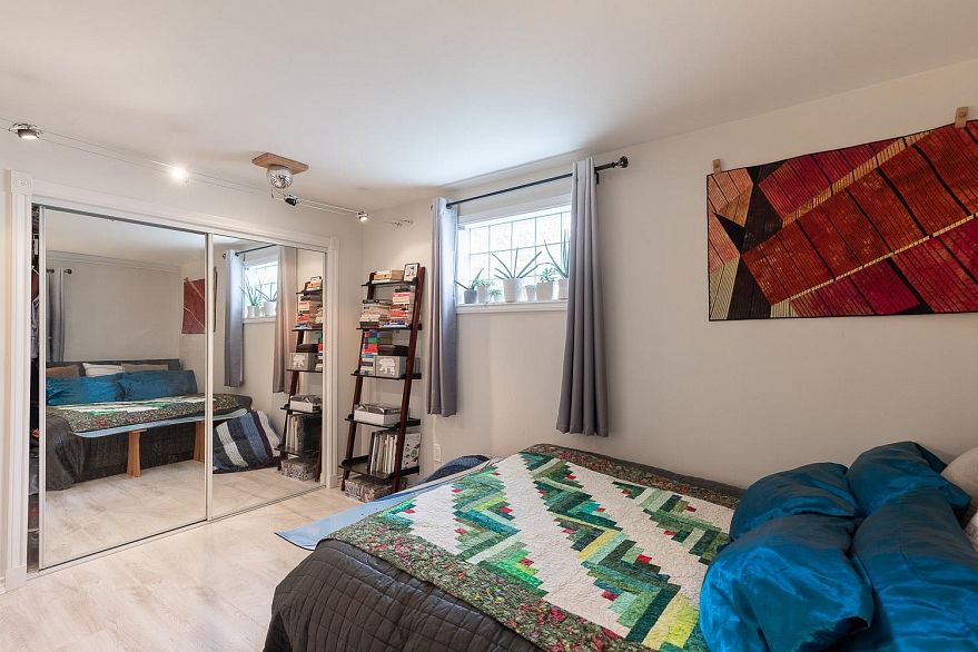 1 451 E Pender Street