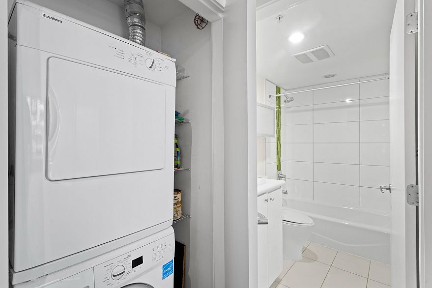 606 66 W Cordova Street