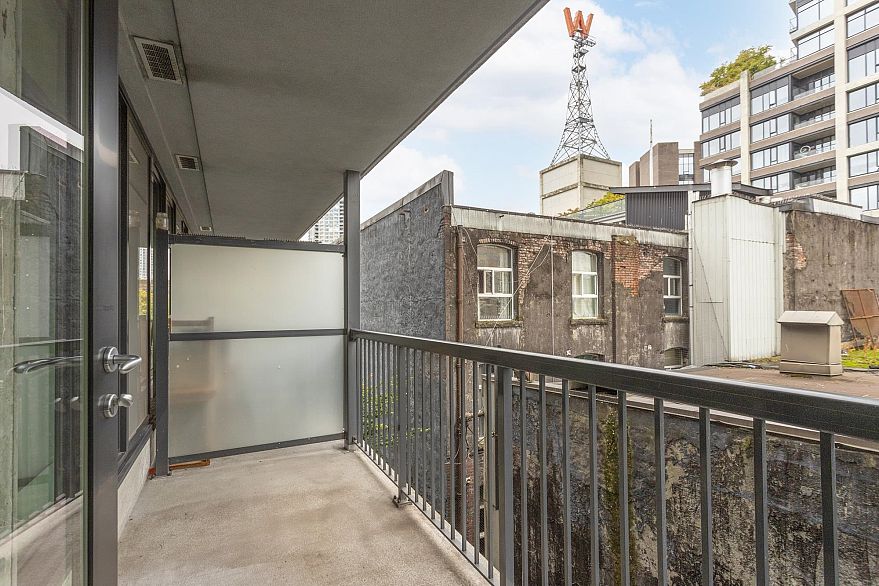 606 66 W Cordova Street