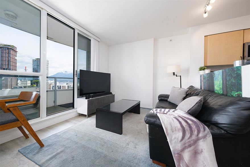 1703 63 Keefer Place