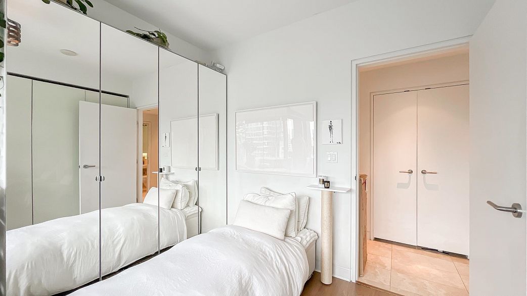 2005 838 W Hastings Street