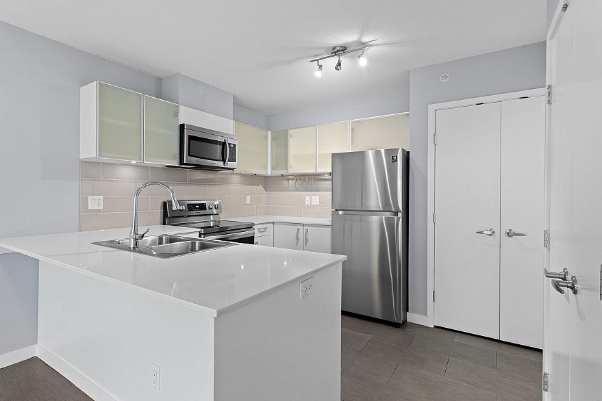 606 66 W Cordova Street