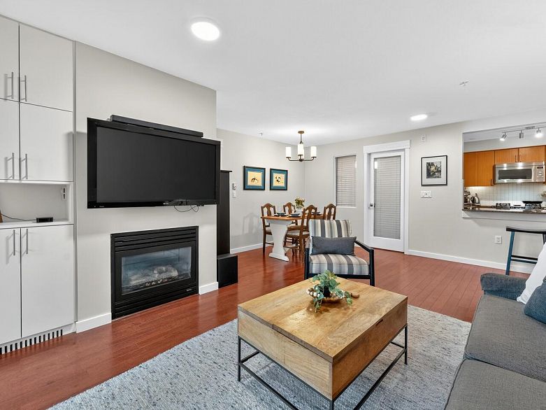 206 2096 W 46th Avenue