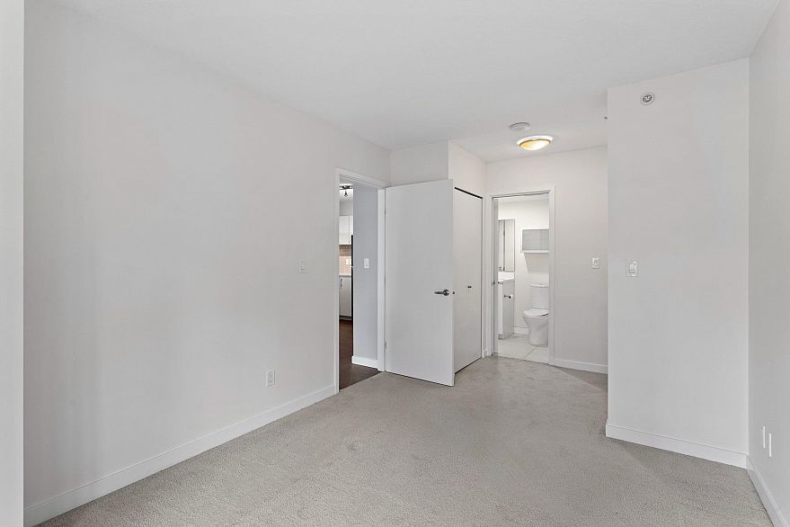 606 66 W Cordova Street