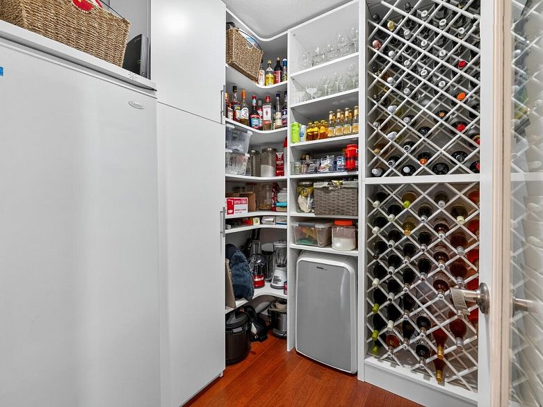 206 2096 W 46th Avenue