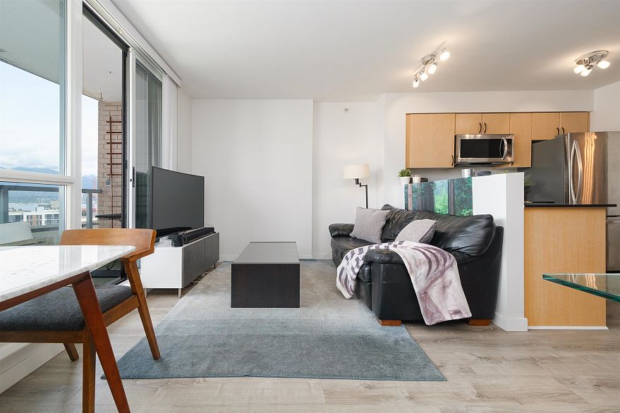 1703 63 Keefer Place