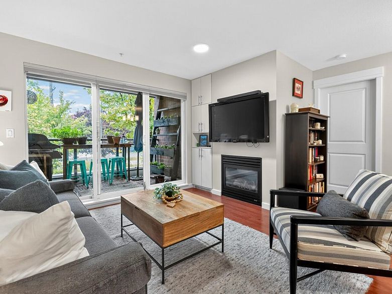 206 2096 W 46th Avenue