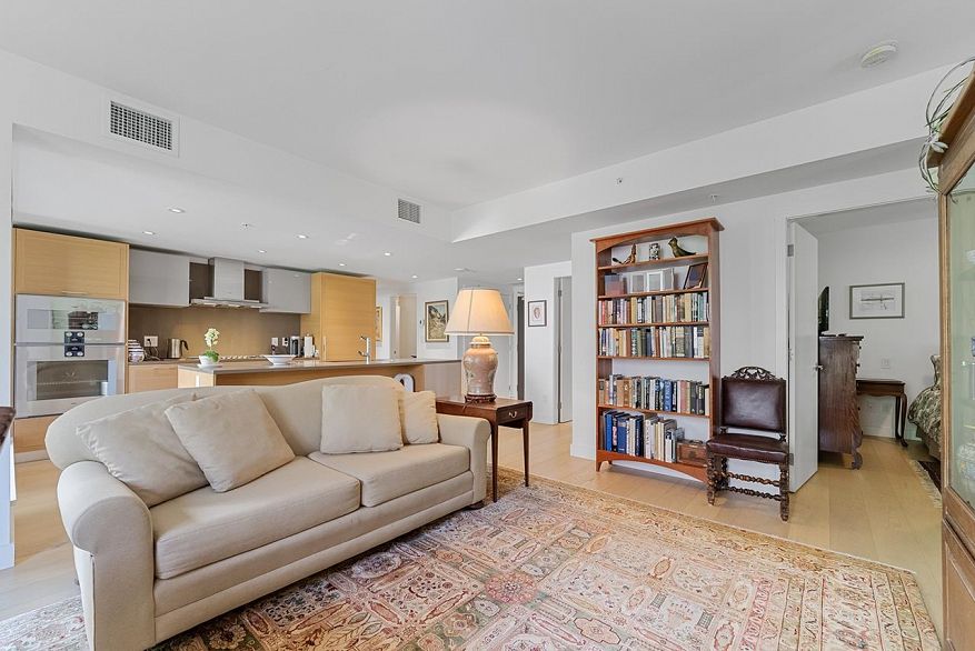 310 1571 W 57th Avenue