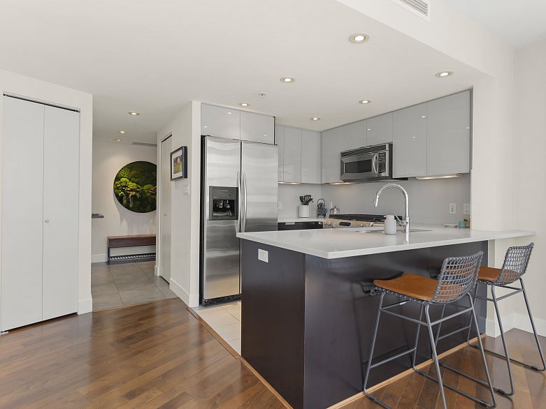 1505 1205 W Hastings Street