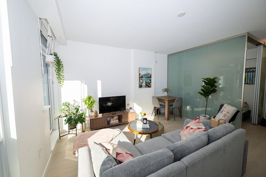 212 4240 Cambie Street