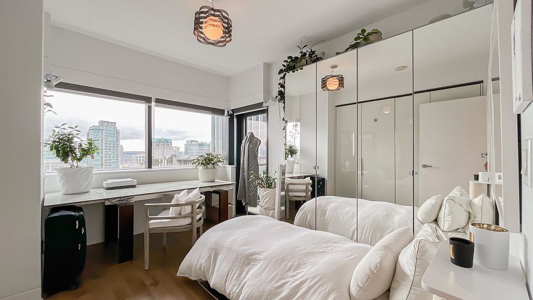 2005 838 W Hastings Street