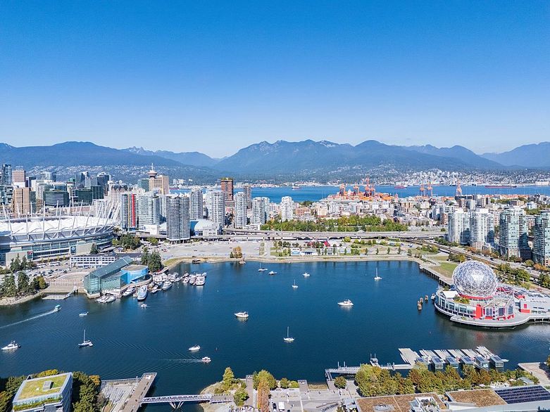 302 1616 Columbia Street