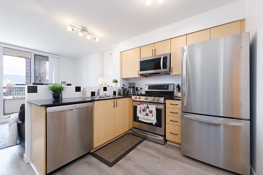 1703 63 Keefer Place