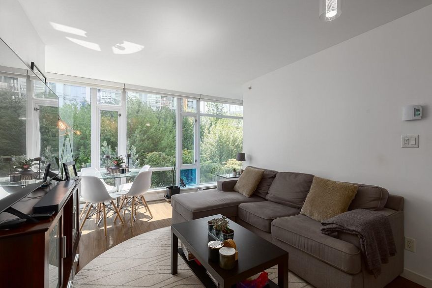 315 161 W Georgia Street