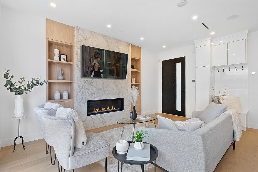 2 3536 W 14th Avenue