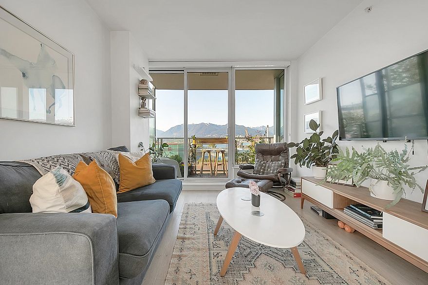 302 933 E Hastings Street