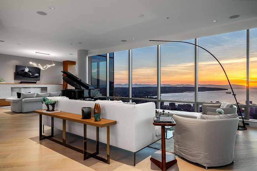 5302 1128 W Georgia Street