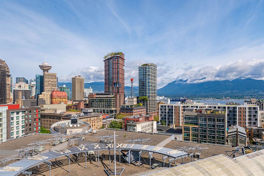 1703 63 Keefer Place