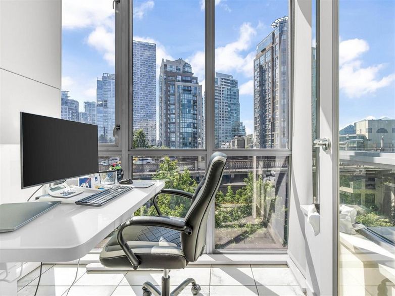 701 1005 Beach Avenue