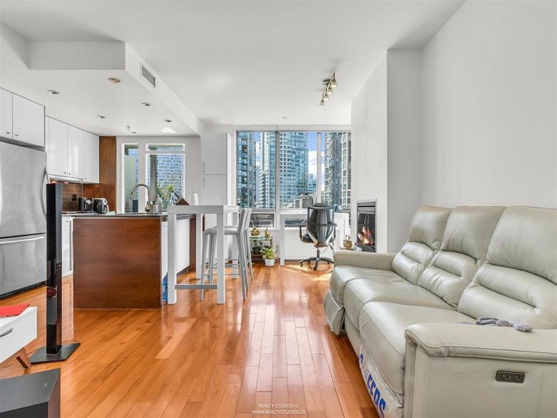 701 1005 Beach Avenue