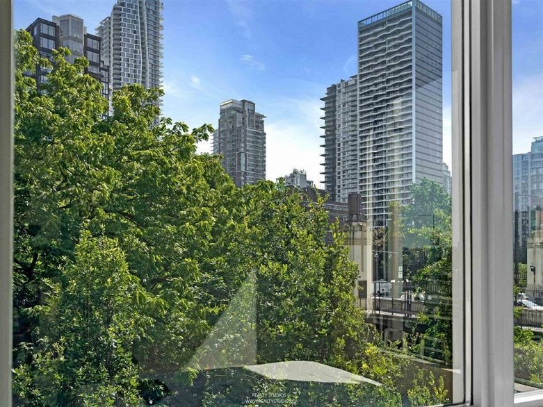 701 1005 Beach Avenue