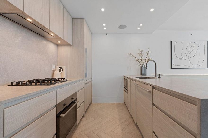 2206 1438 Richards Street