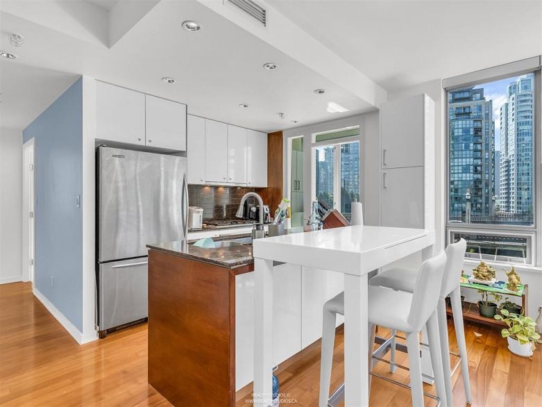 701 1005 Beach Avenue