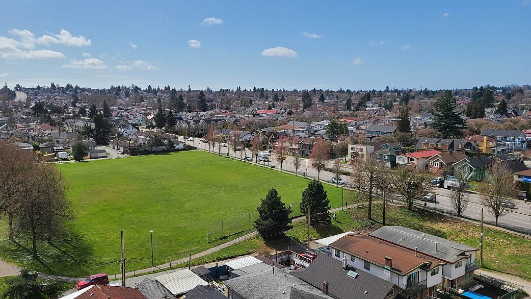 654 1483 E King Edward Avenue