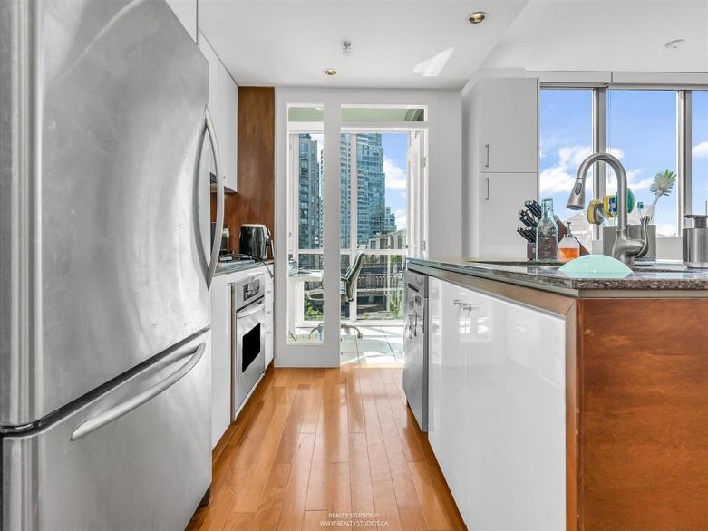 701 1005 Beach Avenue