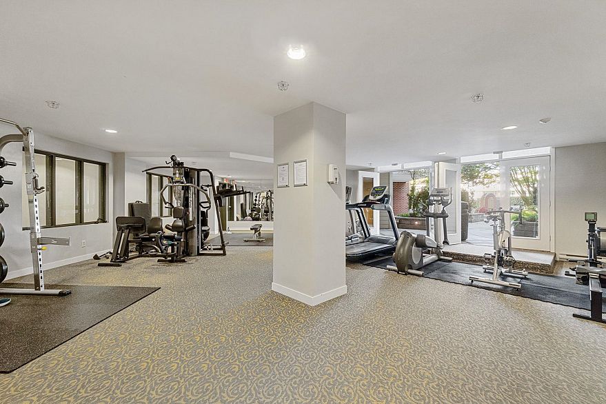 654 1483 E King Edward Avenue