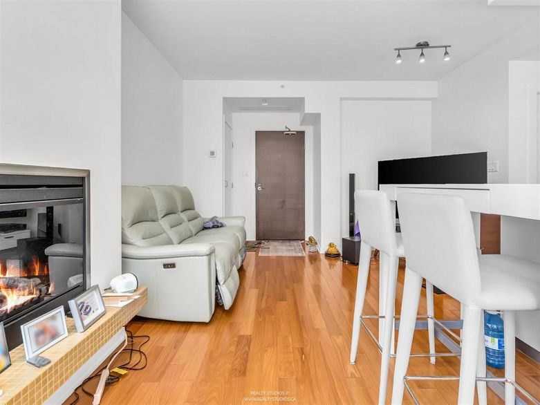 701 1005 Beach Avenue