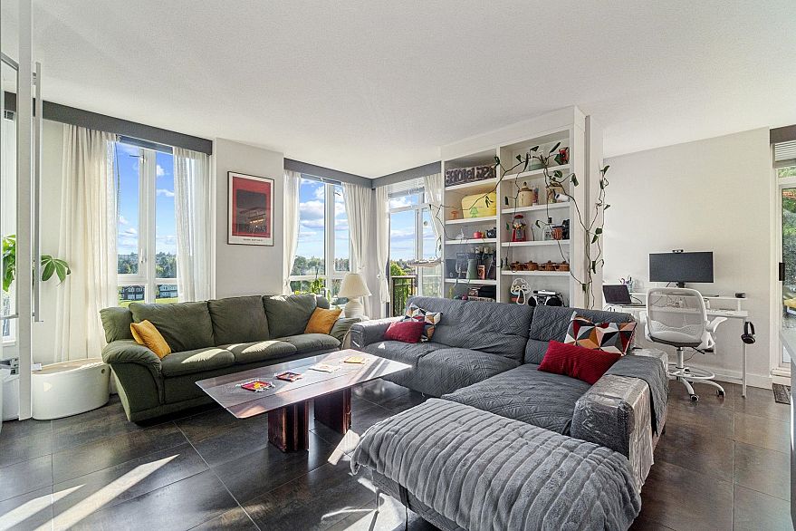 654 1483 E King Edward Avenue