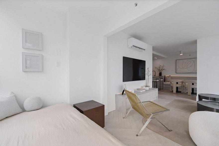 2206 1438 Richards Street