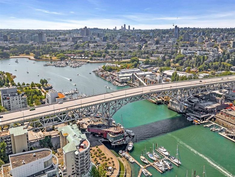 701 1005 Beach Avenue