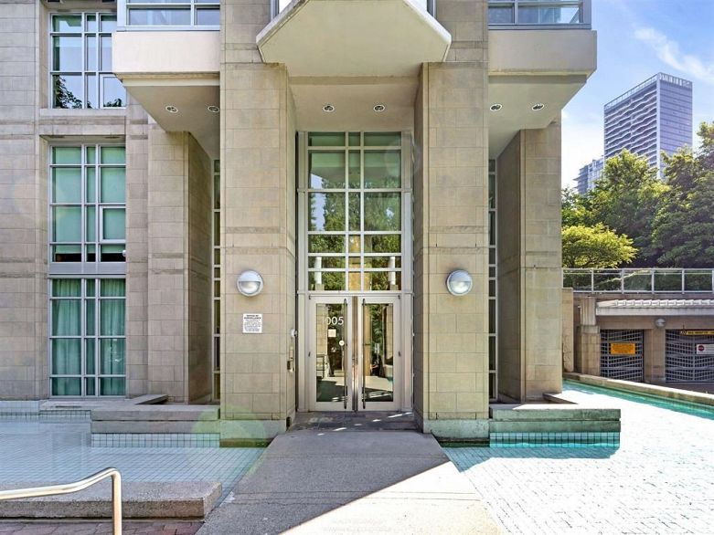 701 1005 Beach Avenue