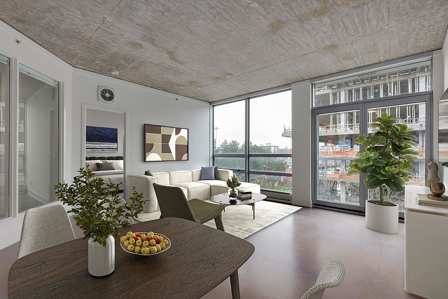 604 919 Station Street