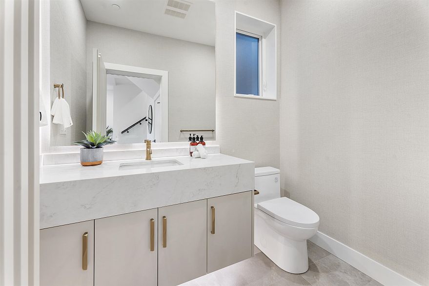 1 2138 W 48th Avenue