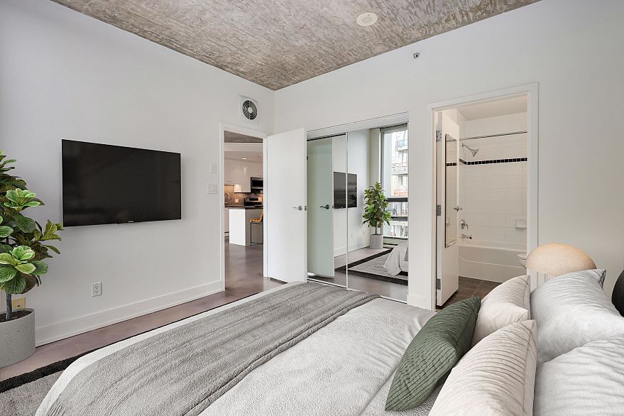 604 919 Station Street