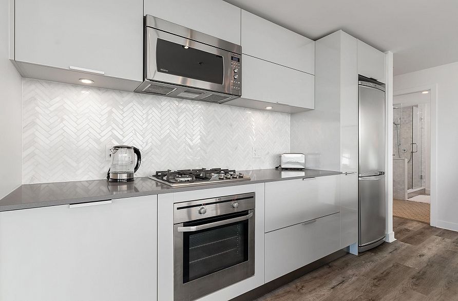 2705 108 W Cordova Street