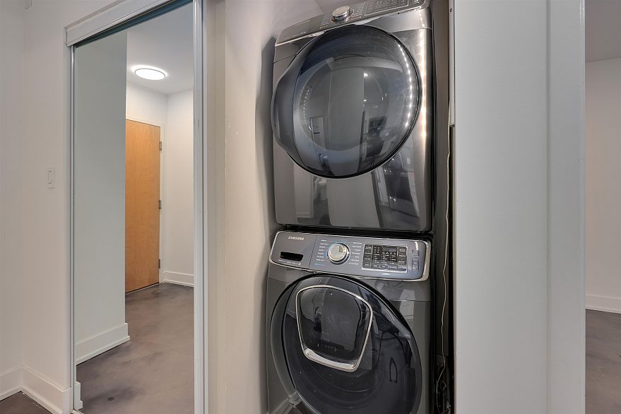 604 919 Station Street