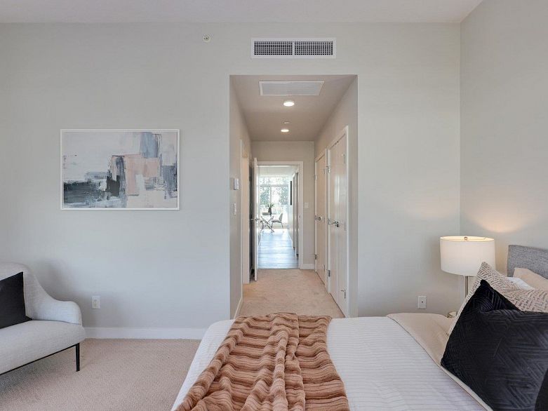 604 5033 Cambie Street