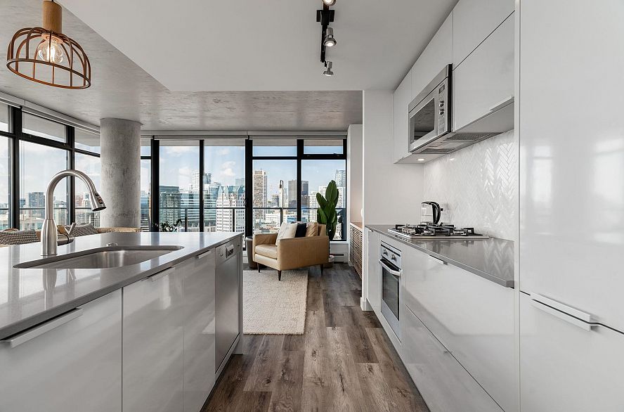 2705 108 W Cordova Street