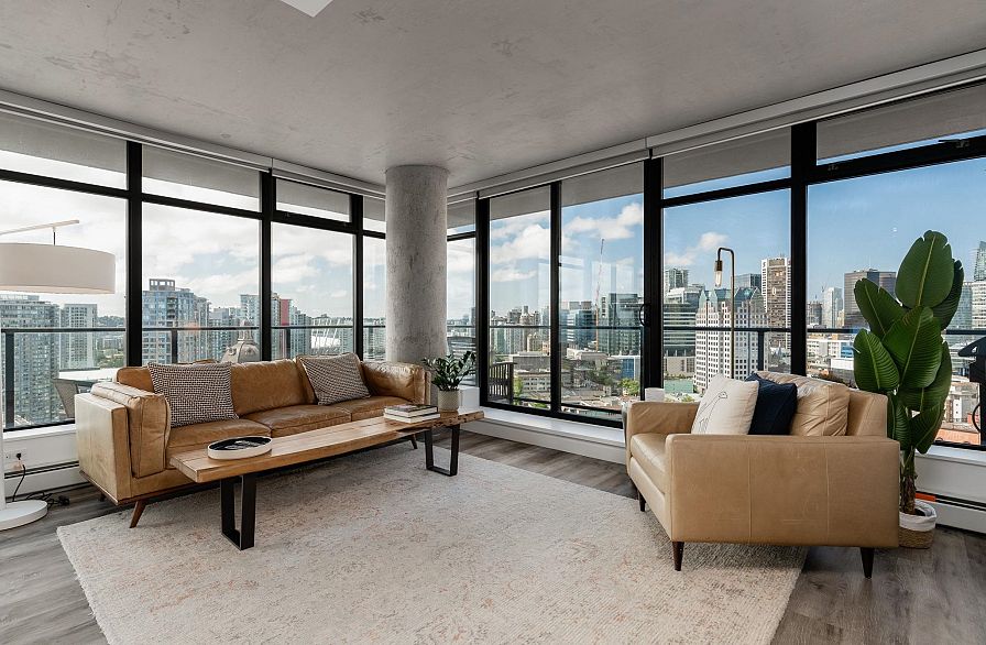 2705 108 W Cordova Street